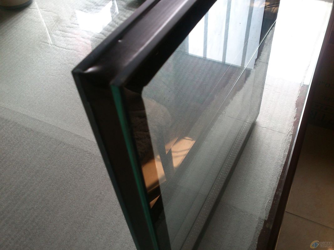 กระจกกันแสงประกายแบบประกอบด้วยความละเอียดต่ํา (Low-E Insulated Glass) พร้อมสีเลือก สําหรับการก่อสร้างและตกแต่งบ้าน