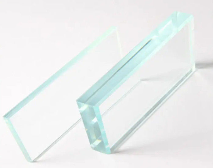 กระจก ultra clear ในสีที่สม่ําเสมอ สําหรับหน้าต่าง ประตู และอาคาร