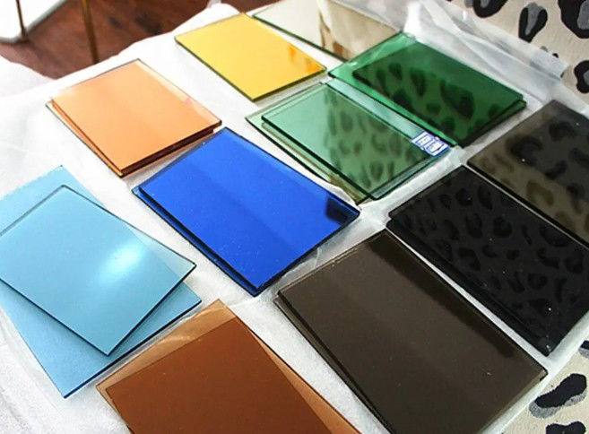 กระจกลายสีเรียบสําหรับหน้าต่างและประตู