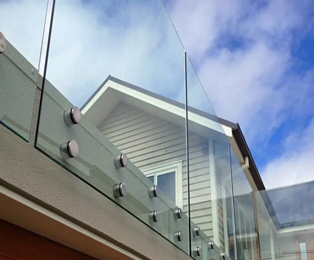 กระจกลามิเนตเทมเปอร์สำหรับงานก่อสร้างเพื่อความปลอดภัยสำหรับบันได ขนาด 6.76-12.38 มม.